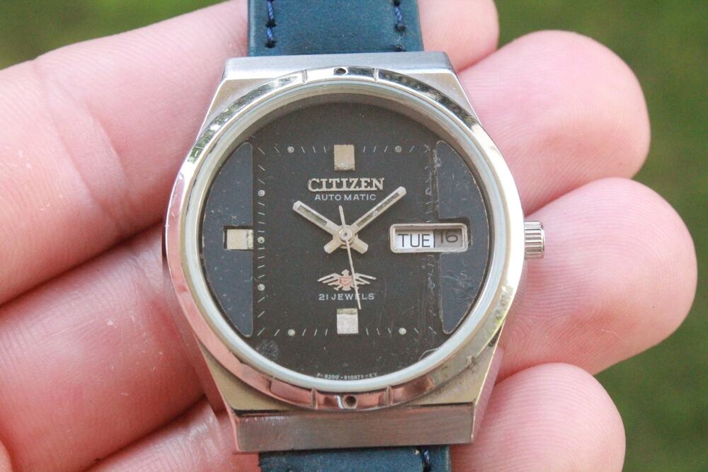 Vintage 1984 Citizen Automatic Mens Silver Watch W/daydate & Blue accents